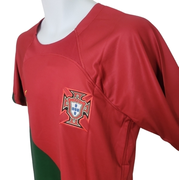 NIKE Portugal Soccer Jersey Stadium Home (Cristiano Ronaldo) - Men's - Picture 4 of 11